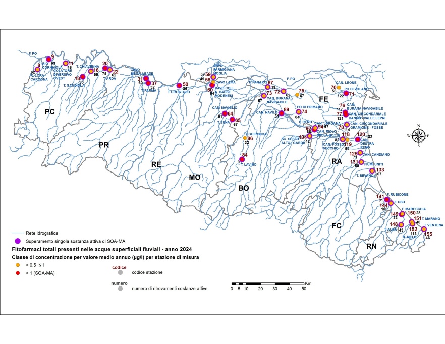 Distribuzione territoriale della concentrazione media annua (> 0,5 µg/L) di fitofarmaci  (sommatoria) nelle stazioni (*) della rete delle acque superficiali fluviali con indicato il numero di ritrovamenti (2024)